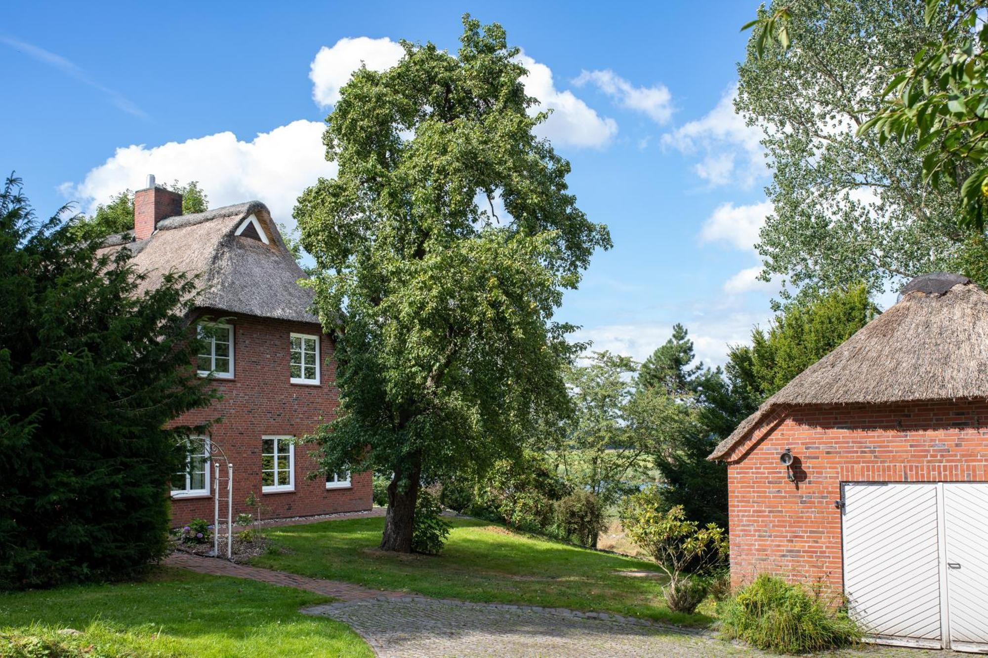 Villa Reetdachhaus Eiderblick à Breiholz Extérieur photo