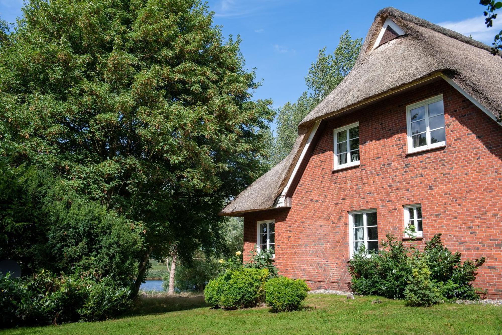 Villa Reetdachhaus Eiderblick à Breiholz Extérieur photo