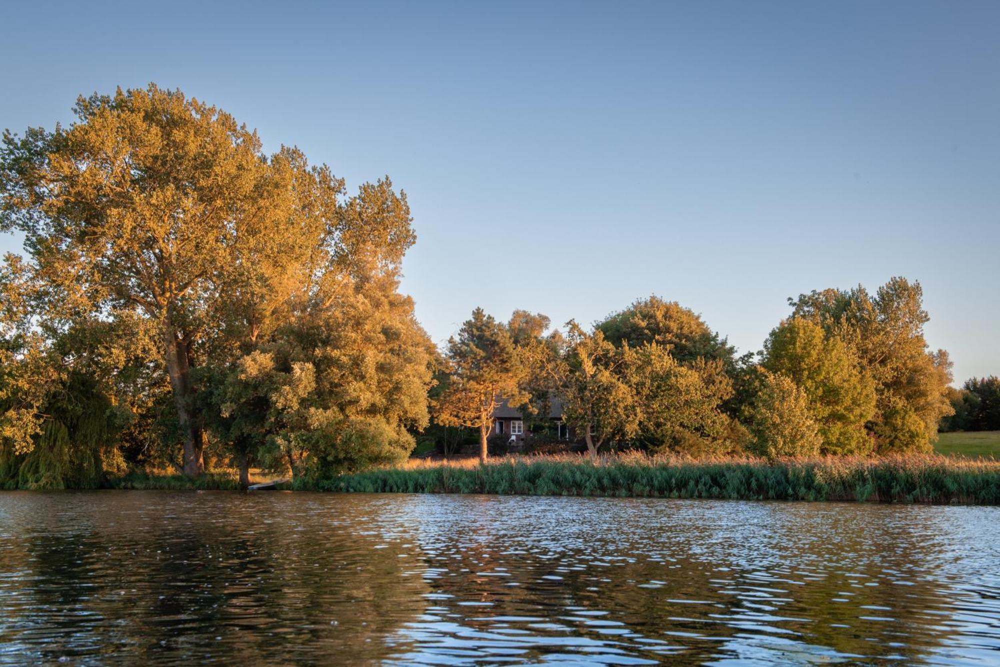 Villa Reetdachhaus Eiderblick à Breiholz Extérieur photo