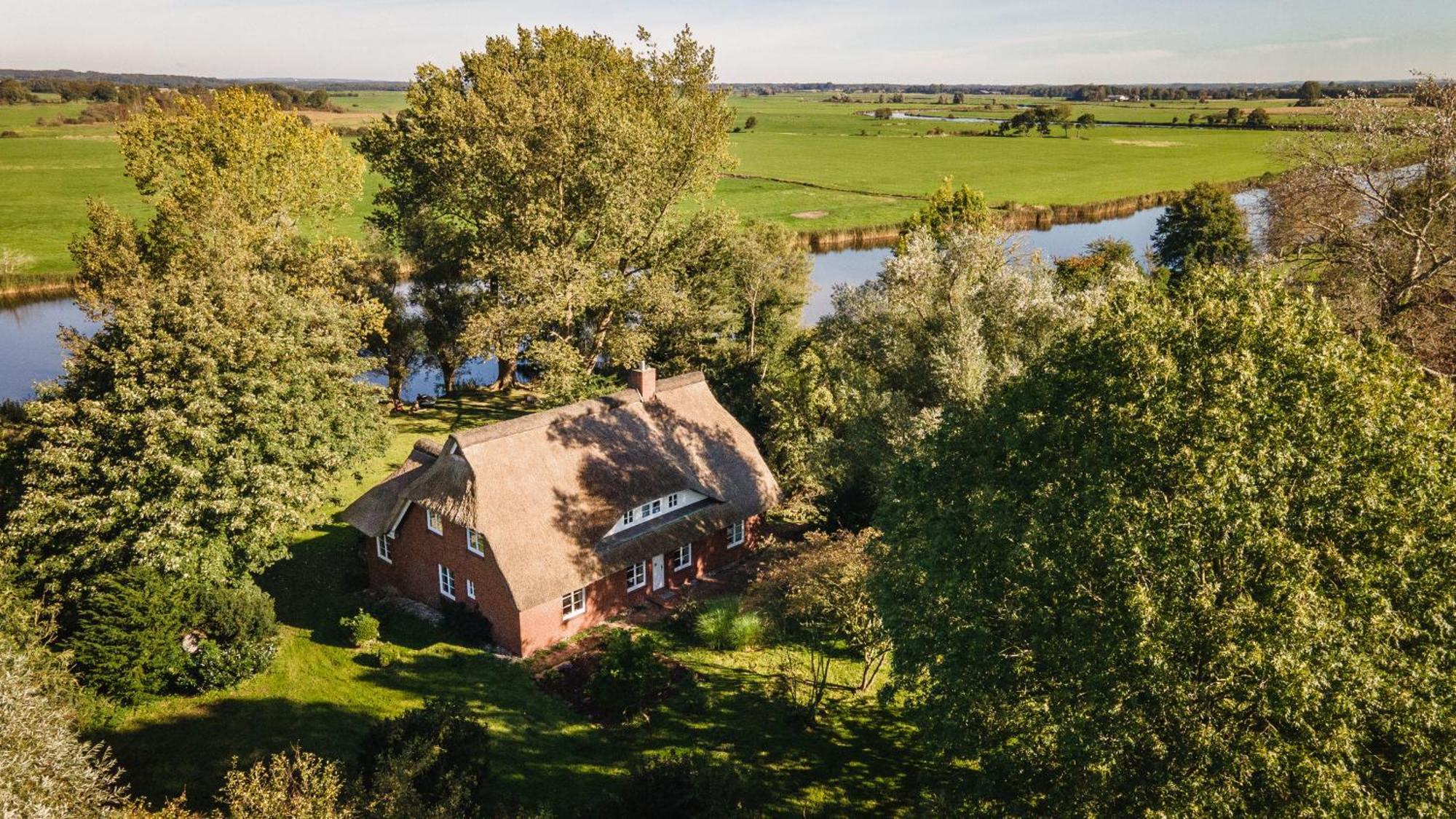 Villa Reetdachhaus Eiderblick à Breiholz Extérieur photo
